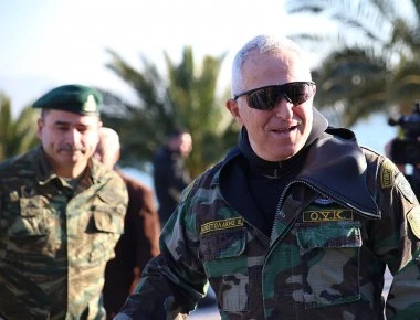 Ο Αρχηγός ΓΕΕΘΑ ναύαρχος Ε.Αποστολάκης σε άλμα και επιχειρησιακή κατάδυση! (βίντεο)